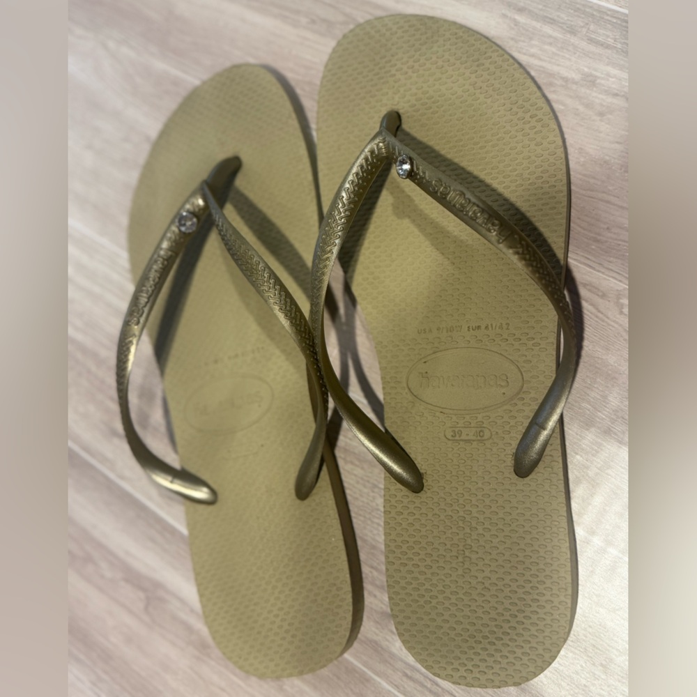 Havaianas Gold Sandals with Textured Footbed